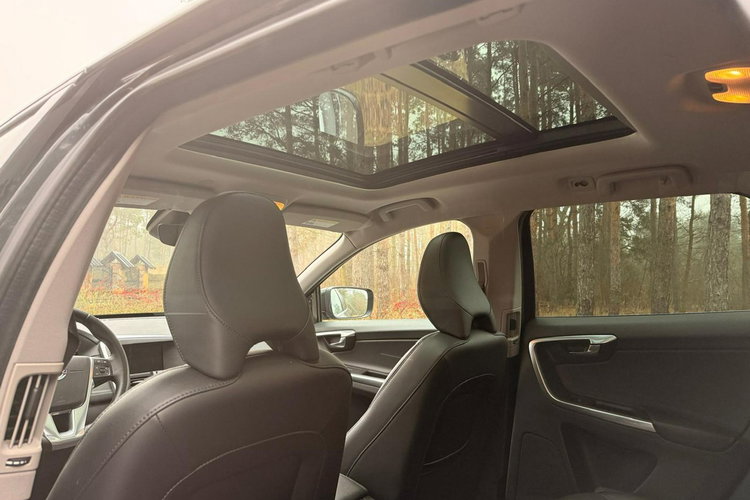 Volvo XC 60 2.0T5 245KM Automat 2015r. LED Skóra Panorama Blis Virtual Kamera zdjęcie 18