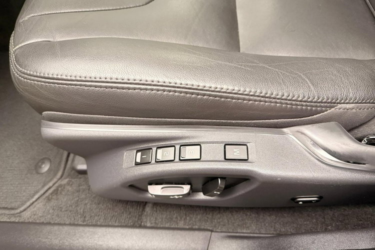 Volvo XC 60 2.0T5 245KM Automat 2015r. LED Skóra Panorama Blis Virtual Kamera zdjęcie 22