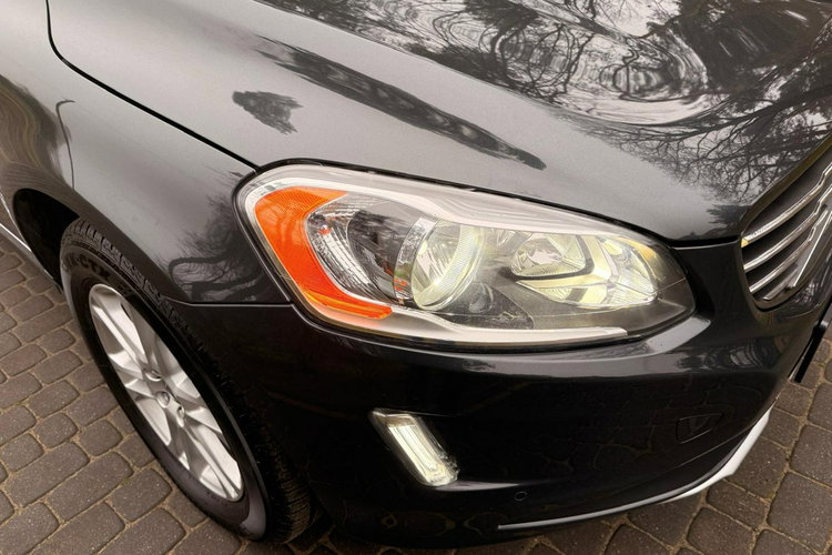 Volvo XC 60 2.0T5 245KM Automat 2015r. LED Skóra Panorama Blis Virtual Kamera zdjęcie 8