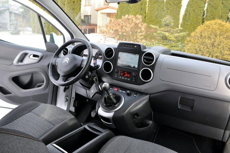 Citroen Berlingo 1.6HDI(120KM) Lift Led Navi Kamera Klimatronik Parktr Welur Reling ASO zdjęcie 27