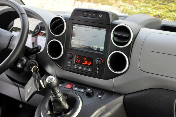 Citroen Berlingo 1.6HDI(120KM) Lift Led Navi Kamera Klimatronik Parktr Welur Reling ASO zdjęcie 29