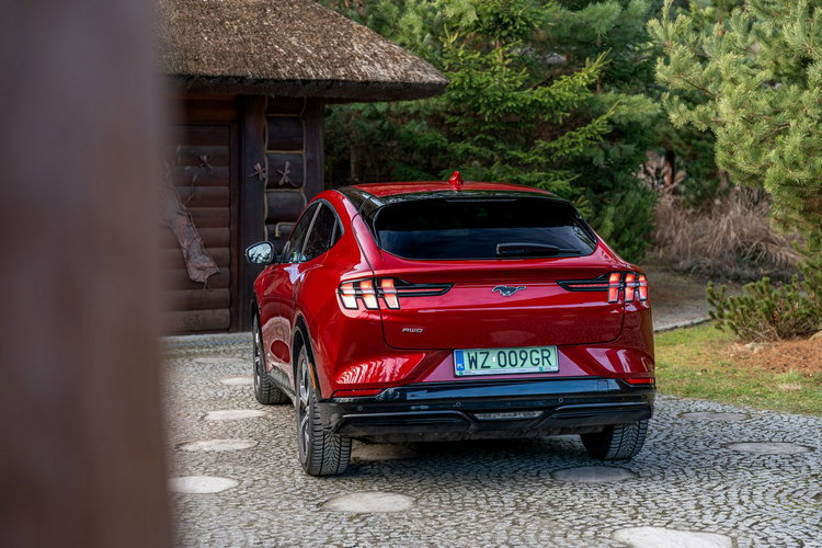 Ford Mustang Mach-E 75 kWh 269KM / Mach-E AWD Suv / 2023/ I wł / Salon PL / NAJEM / FV 23% zdjęcie 34