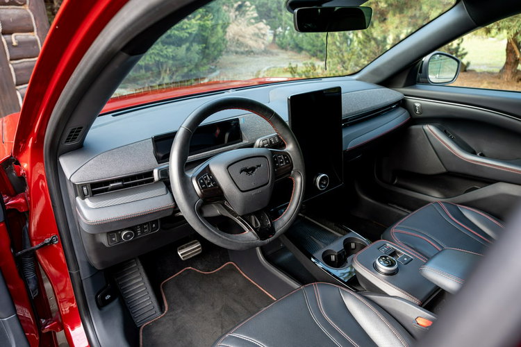 Ford Mustang Mach-E 75 kWh 269KM / Mach-E AWD Suv / 2023/ I wł / Salon PL / NAJEM / FV 23% zdjęcie 46