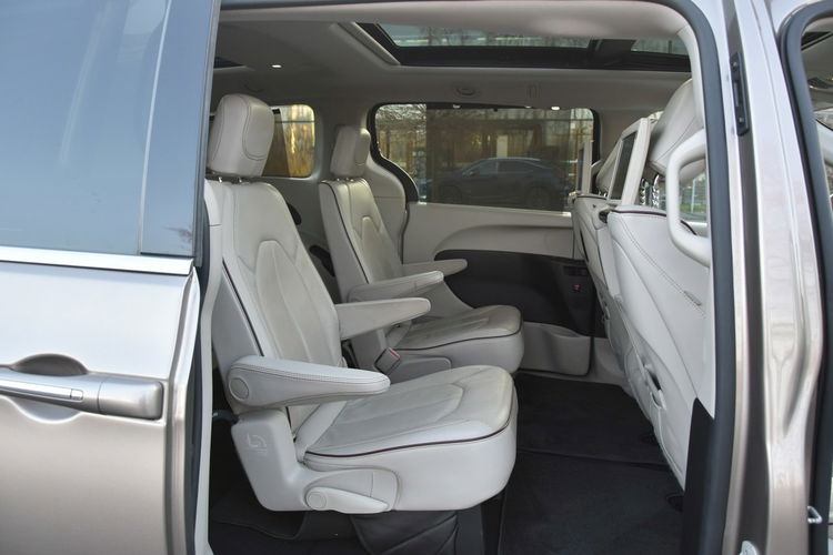 Chrysler Pacifica Limited 3.6 V6 291KM 2017r. Panorama Skóra Kamera360 DVD HarmanKardon zdjęcie 10