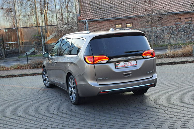 Chrysler Pacifica Limited 3.6 V6 291KM 2017r. Panorama Skóra Kamera360 DVD HarmanKardon zdjęcie 19