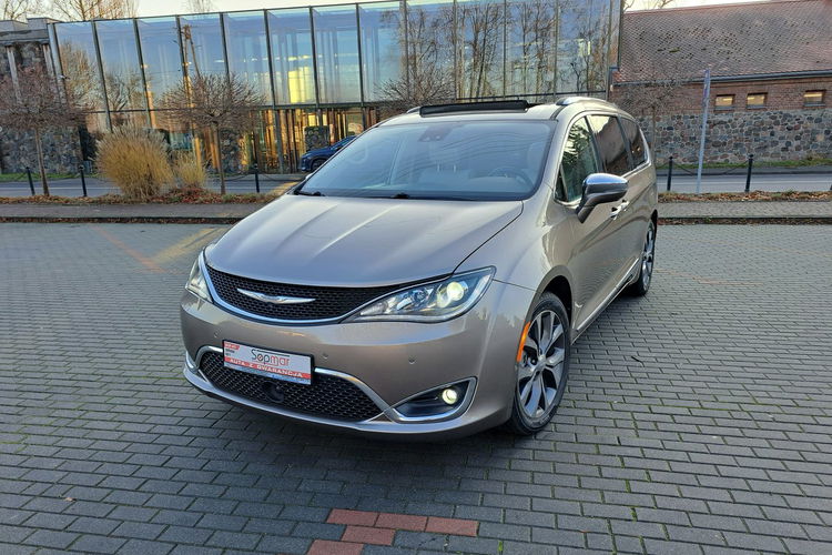 Chrysler Pacifica Limited 3.6 V6 291KM 2017r. Panorama Skóra Kamera360 DVD HarmanKardon zdjęcie 2
