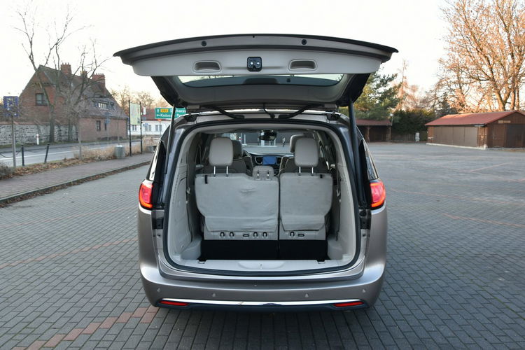 Chrysler Pacifica Limited 3.6 V6 291KM 2017r. Panorama Skóra Kamera360 DVD HarmanKardon zdjęcie 22