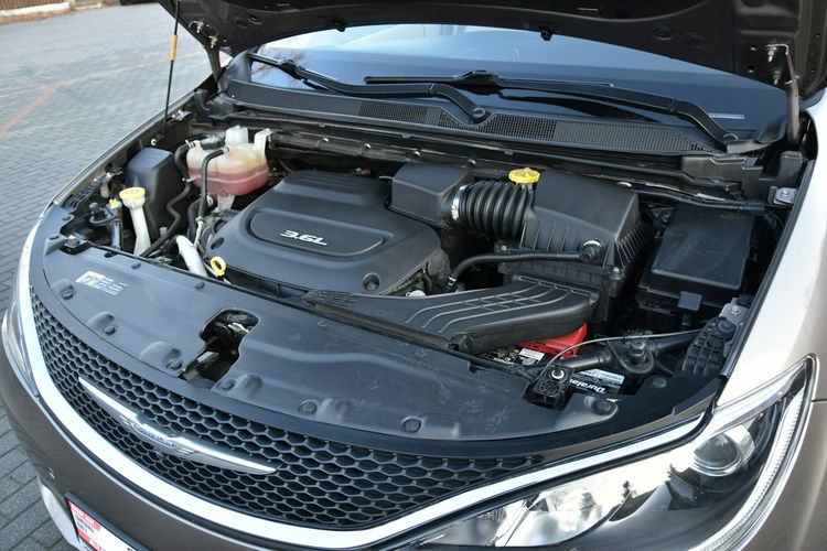 Chrysler Pacifica Limited 3.6 V6 291KM 2017r. Panorama Skóra Kamera360 DVD HarmanKardon zdjęcie 26