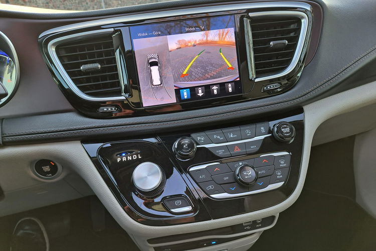 Chrysler Pacifica Limited 3.6 V6 291KM 2017r. Panorama Skóra Kamera360 DVD HarmanKardon zdjęcie 8