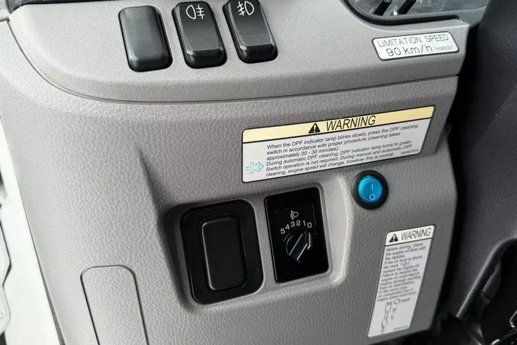 Mitsubishi Fuso zdjęcie 28