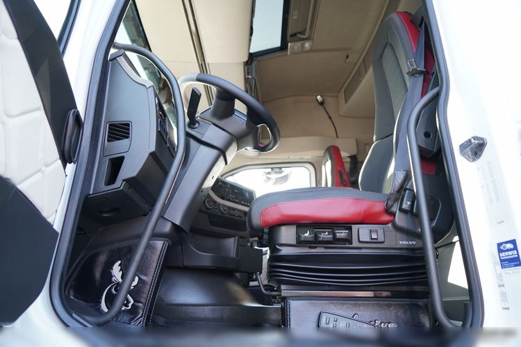 Volvo FH 500 / TANDEM PRZEJAZDOWY 120 M3 / 6X2 / MEGA / OŚ PODNOSZONA / TV / + PRZYCZEPA GNIOTPOL  zdjęcie 51