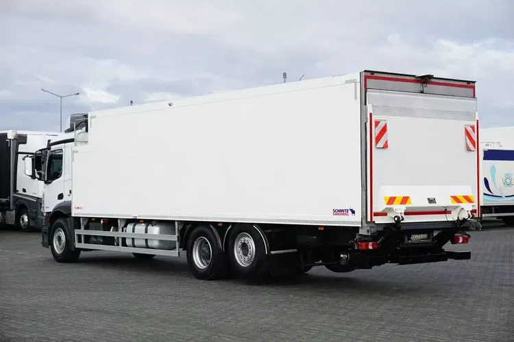 Mercedes ANTOS / 2535 / EURO 6 / CHŁODNIA + WINDA / 23 PALETY / OŚ SKRĘTNA zdjęcie 6