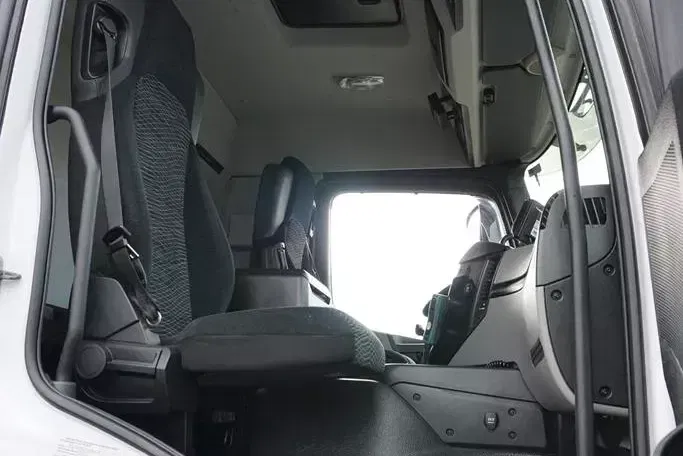 Mercedes ANTOS / 2535 / EURO 6 / CHŁODNIA + WINDA / 23 PALETY / OŚ SKRĘTNA zdjęcie 8