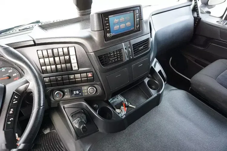Iveco STRALIS / 360 / EURO 6 / CHŁODNIA + WINDA / ŁAD. 7 040 KG / 18 PALET zdjęcie 24