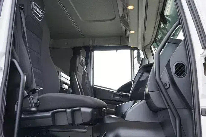 Iveco STRALIS / 360 / EURO 6 / CHŁODNIA + WINDA / ŁAD. 7 040 KG / 18 PALET zdjęcie 8