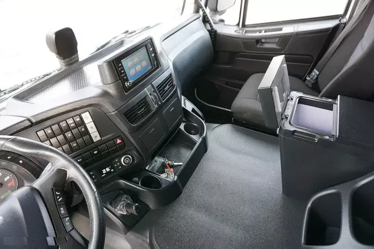 Iveco STRALIS / 360 / EURO 6 / CHŁODNIA + WINDA / ŁAD. 7 040 KG / 18 PALET zdjęcie 9