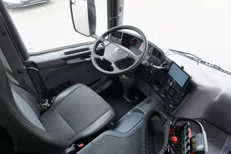 Scania / P 420 / 8 X 4 / TRIDEM / SKRZYNIOWY + HDS / PALFINGER PK 26002 / WYS. 12 M / DŁ. 8 M zdjęcie 14