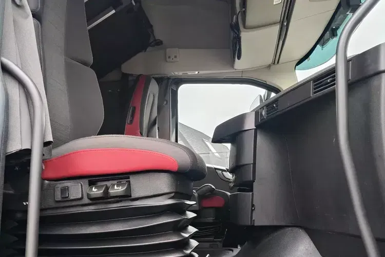 Volvo FH4 500 / EURO 6 / AUTOMAT / LOW DECK / I- SHIFT / KLIMA POSTOJOWA / zdjęcie 10