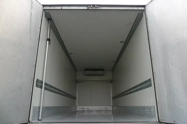 MAN TGA 26.400 6x2 / CHŁODNIA / / KABINA SYPIALNA / zdjęcie 17