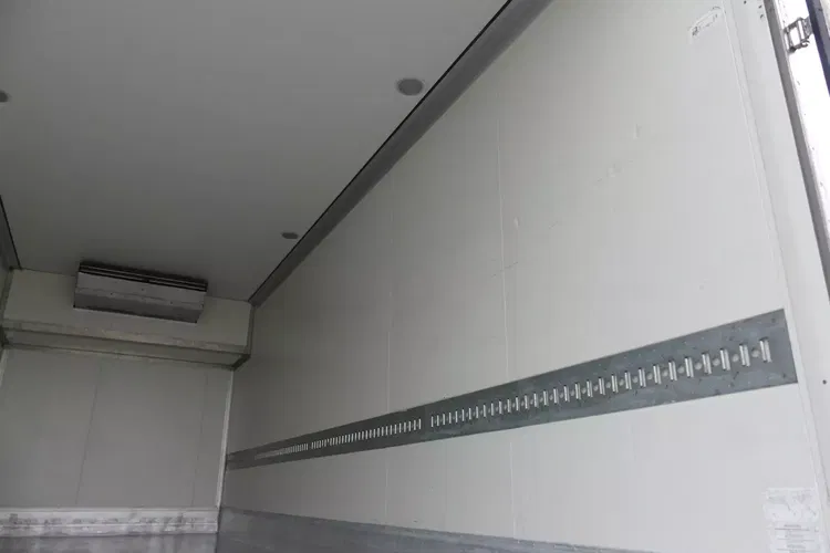 MAN TGA 26.400 6x2 / CHŁODNIA / / KABINA SYPIALNA / zdjęcie 20