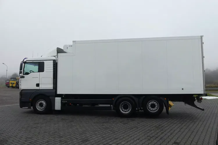 MAN TGA 26.400 6x2 / CHŁODNIA / / KABINA SYPIALNA / zdjęcie 4