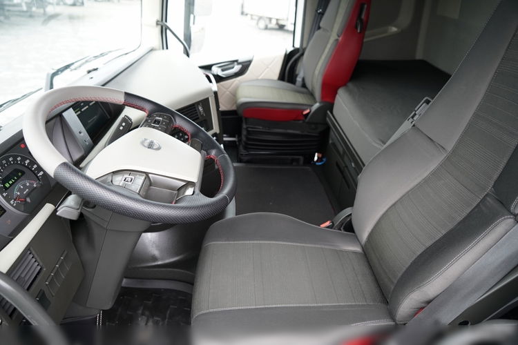 Volvo FH 500 / SOLÓWKA / 6X2 / MEGA / OŚ PODNOSZONA / TV   zdjęcie 31