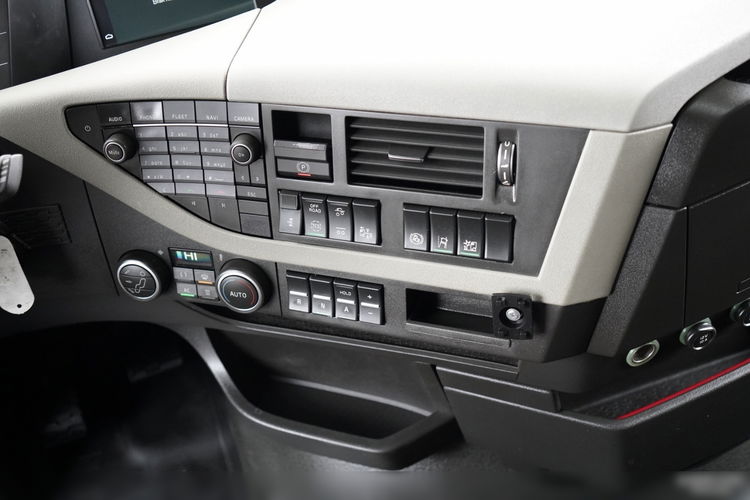 Volvo FH 500 / SOLÓWKA / 6X2 / MEGA / OŚ PODNOSZONA / TV   zdjęcie 37