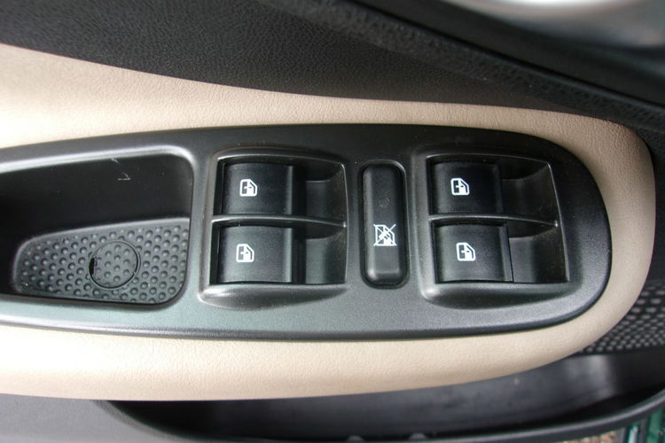 Fiat 500L L 1.4 Turbo Lounge, Klimatronic 2-stref, 2 kpl. kół, Kamera, PDC zdjęcie 16