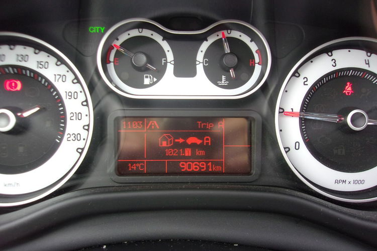 Fiat 500L L 1.4 Turbo Lounge, Klimatronic 2-stref, 2 kpl. kół, Kamera, PDC zdjęcie 19