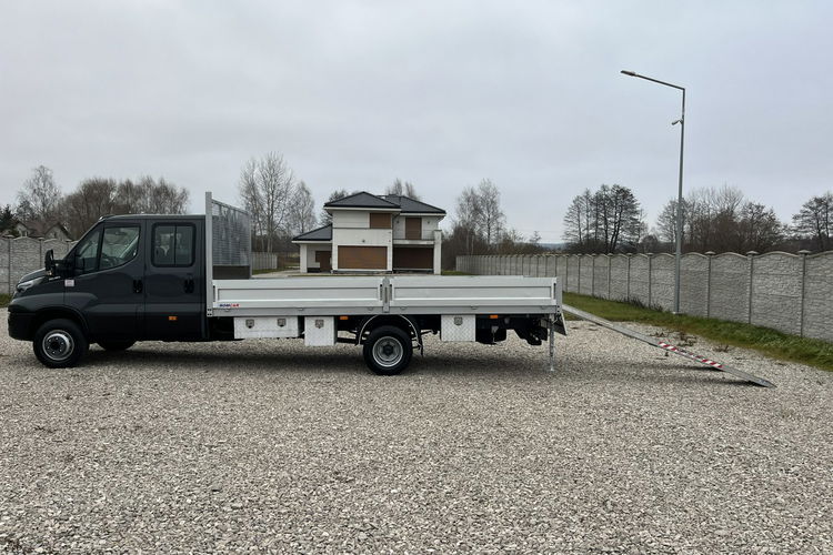 Iveco Daily 70C18 7-osobowy Doka_Brygadowy Skrzynia_5m + HAK 3.0/180KM Daily 70C18 7-osobowy Doka_Brygadowy Skrzynia_5m + HAK 3.0/180KM zdjęcie 1