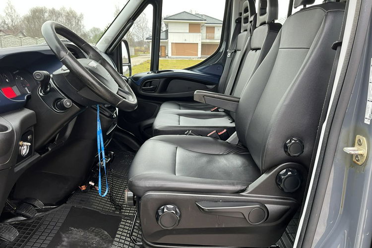 Iveco Daily 70C18 7-osobowy Doka_Brygadowy Skrzynia_5m + HAK 3.0/180KM Daily 70C18 7-osobowy Doka_Brygadowy Skrzynia_5m + HAK 3.0/180KM zdjęcie 18