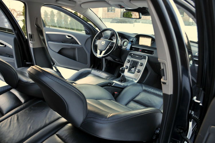 Volvo XC 70 2.4d(163KM) Lift AWD Skóry El.Klapa Asys.Pasa Bls I Wł Alu16" ASO zdjęcie 23