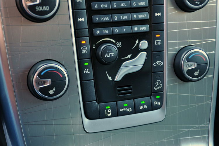 Volvo XC 70 2.4d(163KM) Lift AWD Skóry El.Klapa Asys.Pasa Bls I Wł Alu16" ASO zdjęcie 32