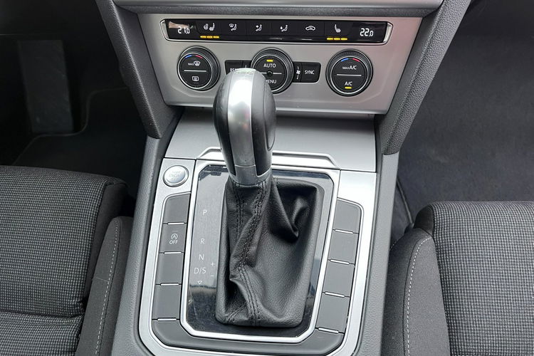 Volkswagen Passat 2.0 1wł Automat Navi GPS GRzane Fotele Stan IDealny Bezwypadk Opłacony zdjęcie 21