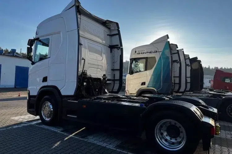 Scania R460A4x2NB Hydrailuka HYVA zdjęcie 2