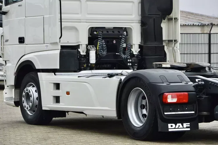 DAF XF 480 ZF INTARDER / KLIMA POSTOJOWA / FULL LED / TRĄBY / KONTRAKT SERWISOWY zdjęcie 16