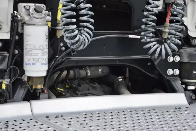 DAF XF 480 ZF INTARDER / KLIMA POSTOJOWA / FULL LED / TRĄBY / KONTRAKT SERWISOWY zdjęcie 19