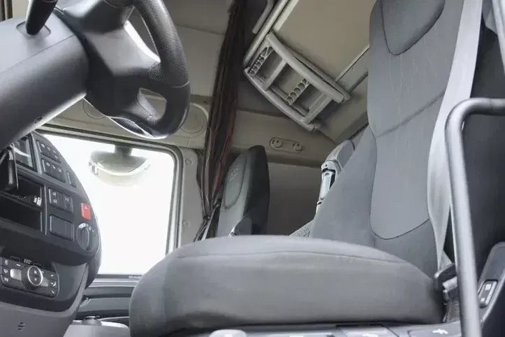 DAF XF 480 ZF INTARDER / KLIMA POSTOJOWA / FULL LED / TRĄBY / KONTRAKT SERWISOWY zdjęcie 26