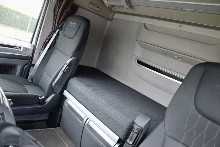 DAF XF 480 ZF INTARDER / KLIMA POSTOJOWA / FULL LED / TRĄBY / KONTRAKT SERWISOWY zdjęcie 27