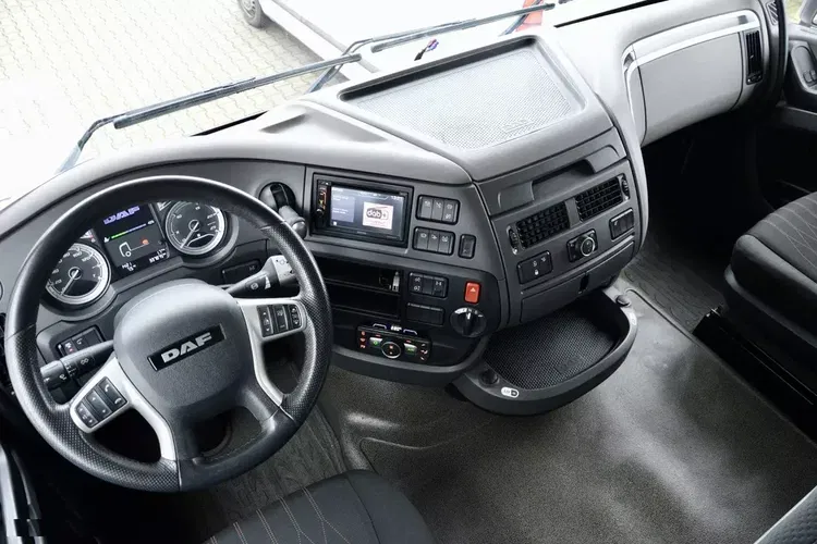 DAF XF 480 ZF INTARDER / KLIMA POSTOJOWA / FULL LED / TRĄBY / KONTRAKT SERWISOWY zdjęcie 29