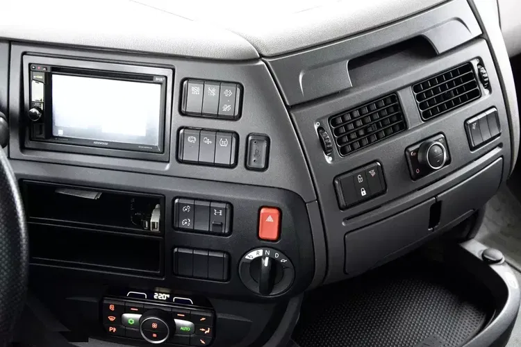 DAF XF 480 ZF INTARDER / KLIMA POSTOJOWA / FULL LED / TRĄBY / KONTRAKT SERWISOWY zdjęcie 33