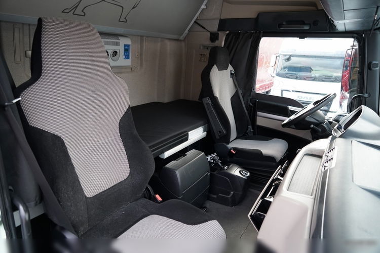 MAN TGX 26.460 / ZESTAW TANDEM PRZEJAZDOWY / 120 M3 / KLIMATYZACJA POSTOJOWA / OŚ PODNOSZONA / OŚ SKRĘTNA / + PRZYCZEPA FRUEHAUF / OSIE SAF  zdjęcie 60