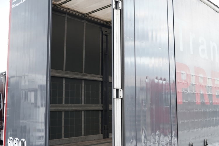 DAF XF 480 / ZESTAW TANDEM / 120 M3 / PRZEJAZDOWY / OŚ PODNOSZONA / OŚ SKRĘTNA / PODŁOGA SZYNA DESKA / WINDA DHOLLANDIA / KLIMA POSTOJOWA / + PRZYCZEPA LECITRAILER / OSIE SAF  zdjęcie 25