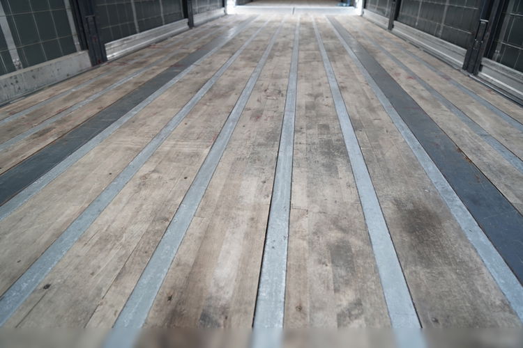 DAF XF 480 / ZESTAW TANDEM / 120 M3 / PRZEJAZDOWY / OŚ PODNOSZONA / OŚ SKRĘTNA / PODŁOGA SZYNA DESKA / WINDA DHOLLANDIA / KLIMA POSTOJOWA / + PRZYCZEPA LECITRAILER / OSIE SAF  zdjęcie 30