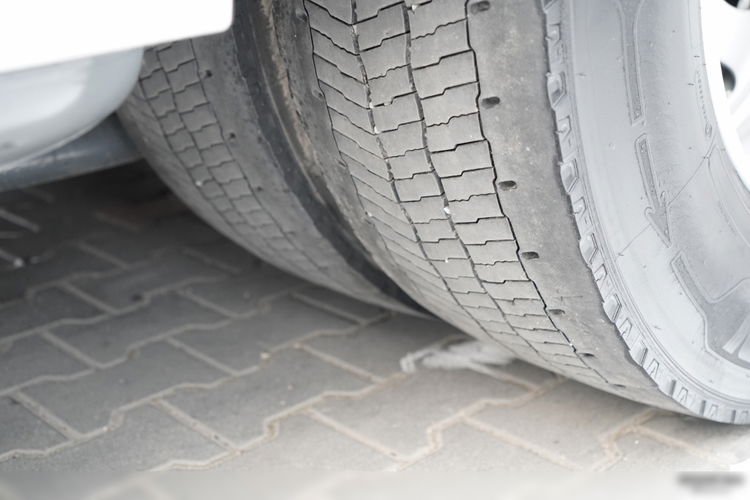 DAF XF 480 / ZESTAW TANDEM / 120 M3 / PRZEJAZDOWY / OŚ PODNOSZONA / OŚ SKRĘTNA / PODŁOGA SZYNA DESKA / WINDA DHOLLANDIA / KLIMA POSTOJOWA / + PRZYCZEPA LECITRAILER / OSIE SAF  zdjęcie 40