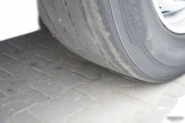 DAF XF 480 / ZESTAW TANDEM / 120 M3 / PRZEJAZDOWY / OŚ PODNOSZONA / OŚ SKRĘTNA / PODŁOGA SZYNA DESKA / WINDA DHOLLANDIA / KLIMA POSTOJOWA / + PRZYCZEPA LECITRAILER / OSIE SAF  zdjęcie 43