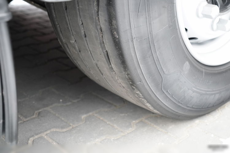 DAF XF 480 / ZESTAW TANDEM / 120 M3 / PRZEJAZDOWY / OŚ PODNOSZONA / OŚ SKRĘTNA / PODŁOGA SZYNA DESKA / WINDA DHOLLANDIA / KLIMA POSTOJOWA / + PRZYCZEPA LECITRAILER / OSIE SAF  zdjęcie 44