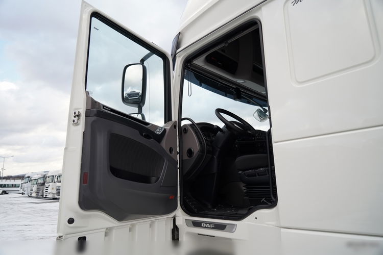 DAF XF 480 / ZESTAW TANDEM / 120 M3 / PRZEJAZDOWY / OŚ PODNOSZONA / OŚ SKRĘTNA / PODŁOGA SZYNA DESKA / WINDA DHOLLANDIA / KLIMA POSTOJOWA / + PRZYCZEPA LECITRAILER / OSIE SAF  zdjęcie 49
