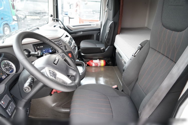 DAF XF 480 / ZESTAW TANDEM / 120 M3 / PRZEJAZDOWY / OŚ PODNOSZONA / OŚ SKRĘTNA / PODŁOGA SZYNA DESKA / WINDA DHOLLANDIA / KLIMA POSTOJOWA / + PRZYCZEPA LECITRAILER / OSIE SAF  zdjęcie 51