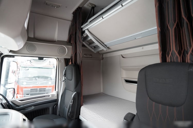 DAF XF 480 / ZESTAW TANDEM / 120 M3 / PRZEJAZDOWY / OŚ PODNOSZONA / OŚ SKRĘTNA / PODŁOGA SZYNA DESKA / WINDA DHOLLANDIA / KLIMA POSTOJOWA / + PRZYCZEPA LECITRAILER / OSIE SAF  zdjęcie 52